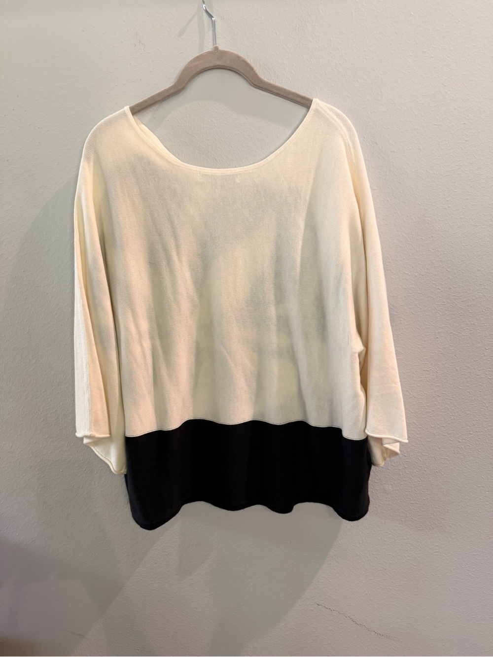 Tommy Bahama Tropical Hibiscus Women's Black & Cream Floral Pullover Sweater - Picture 3 of 4